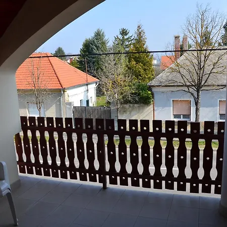 果园套房公寓 *